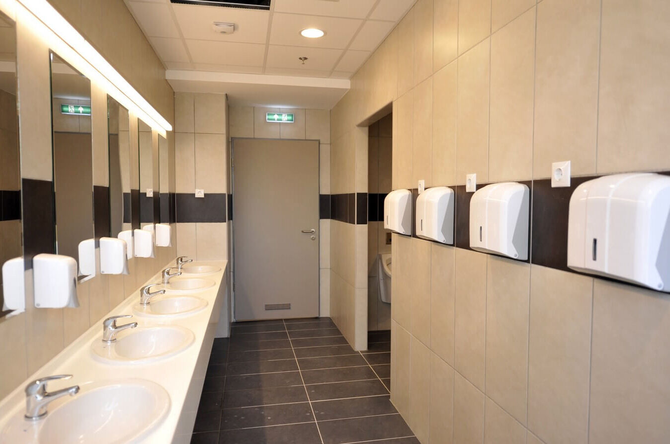 Nyilvános WC mosdói