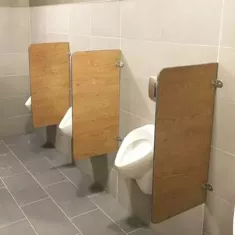 Piszoár válaszfal, vizelde válaszfal