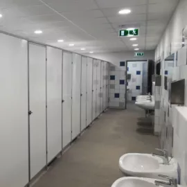 szaniter válaszfal,wc válaszfal,wc elválasztó fal,wc fülke,óvodai wc válaszfal,szerelt wc válaszfal,wc elválasztó panel,wc kabin,zuhany válaszfal,zuhanyfülke fal,zuhany elválasztó fal,zuhany elválasztó panel,öltöző kabin,piszoár elválasztó fal