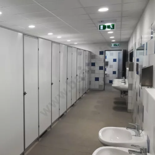 szaniter válaszfal,wc válaszfal,wc elválasztó fal,wc fülke,óvodai wc válaszfal,szerelt wc válaszfal,wc elválasztó panel,wc kabin,zuhany válaszfal,zuhanyfülke fal,zuhany elválasztó fal,zuhany elválasztó panel,öltöző kabin,piszoár elválasztó fal