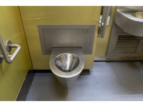 Jelentős és apró fejlesztések az automatikus, öntisztító utcabútor jellegű nyilvános WC-inkben
